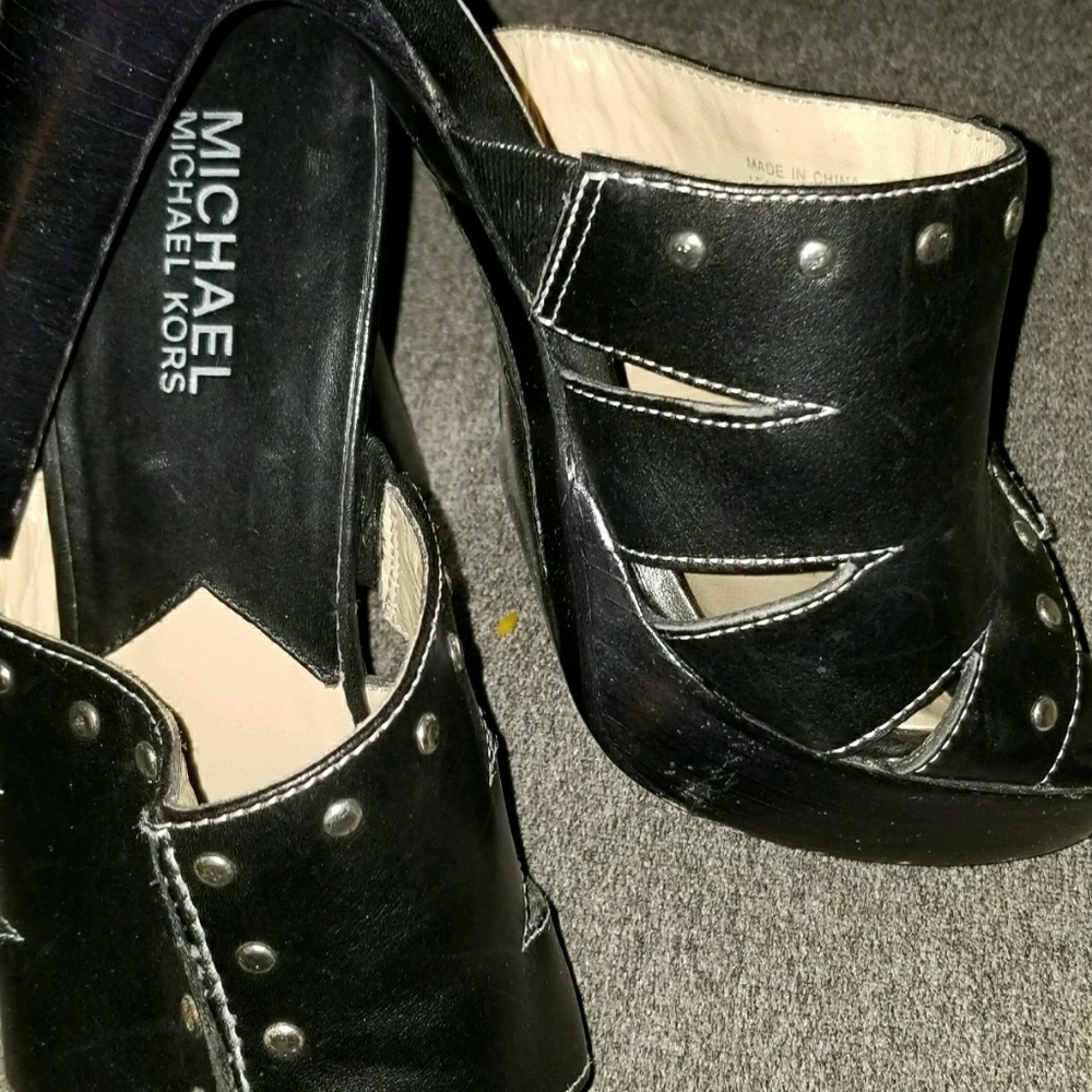 Heels - Picture 3 of 3